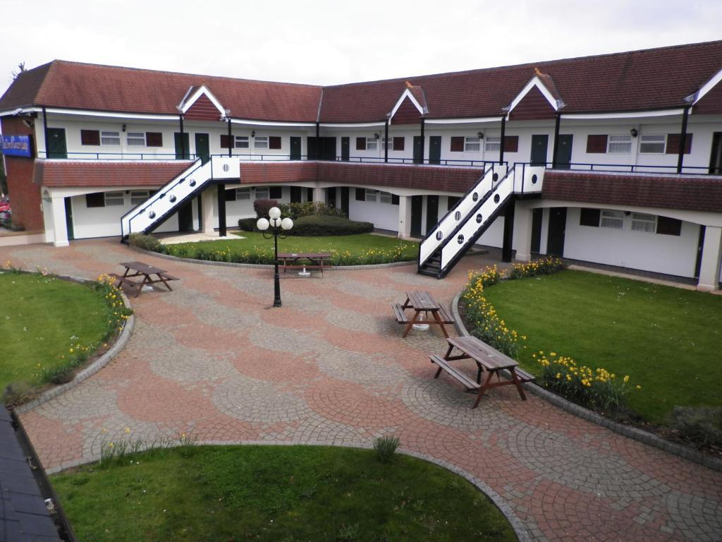 The Town & Country Lodge Dundry Экстерьер фото