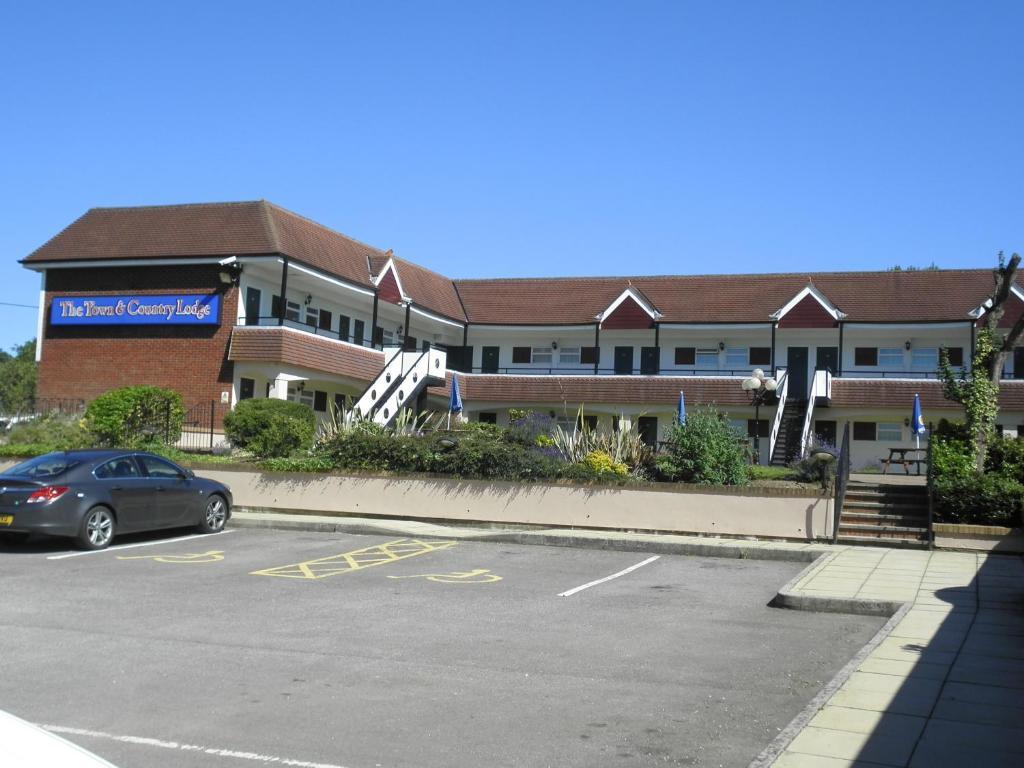The Town & Country Lodge Dundry Экстерьер фото