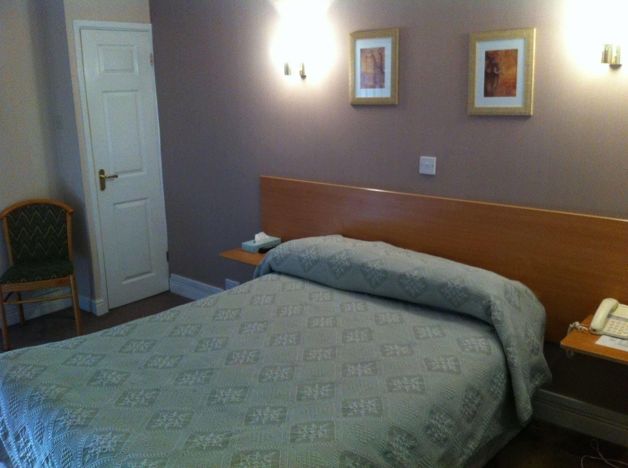 The Town & Country Lodge Dundry Экстерьер фото