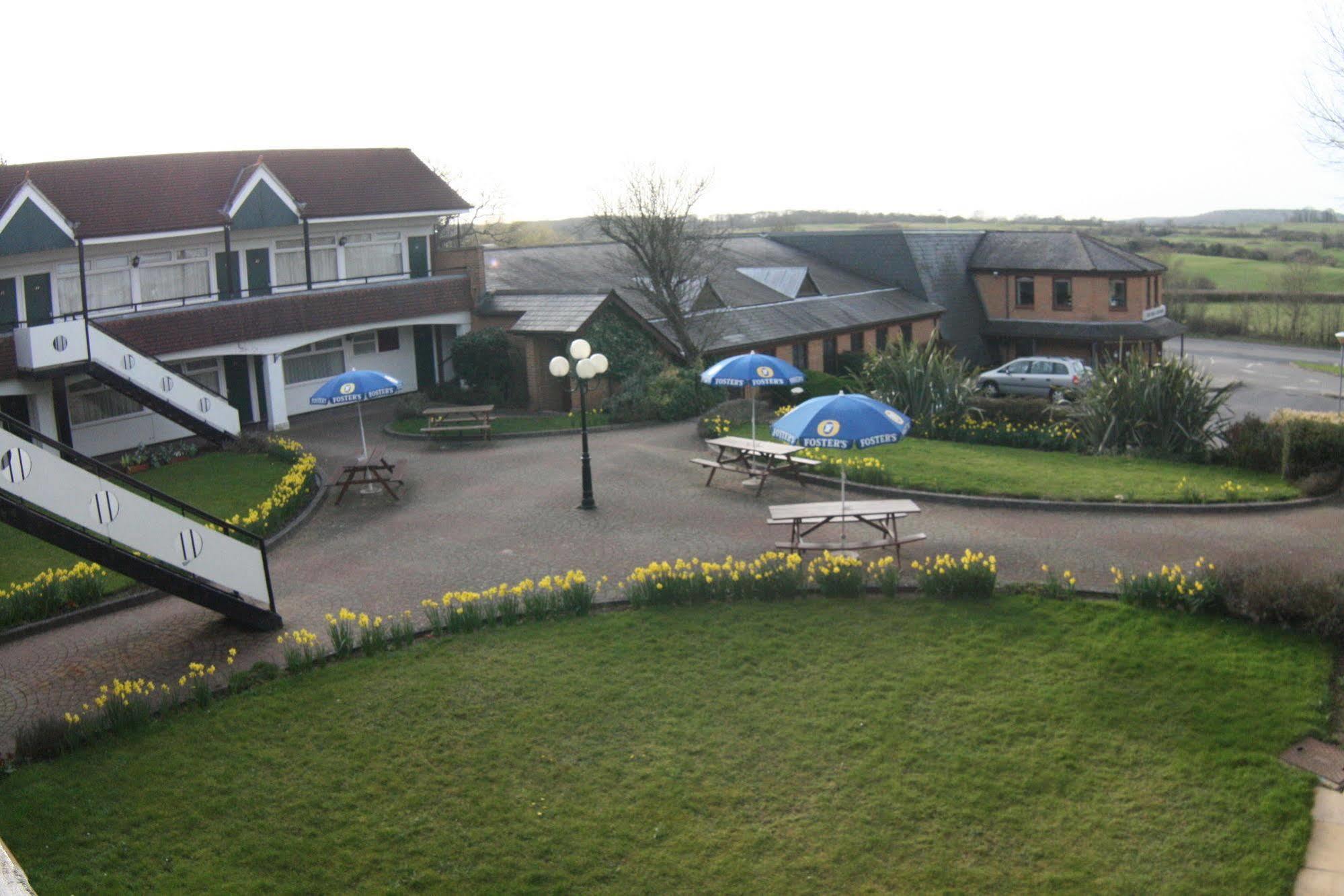 The Town & Country Lodge Dundry Экстерьер фото