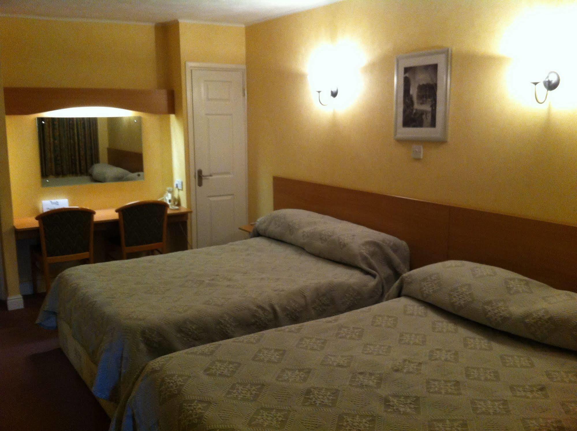 The Town & Country Lodge Dundry Экстерьер фото