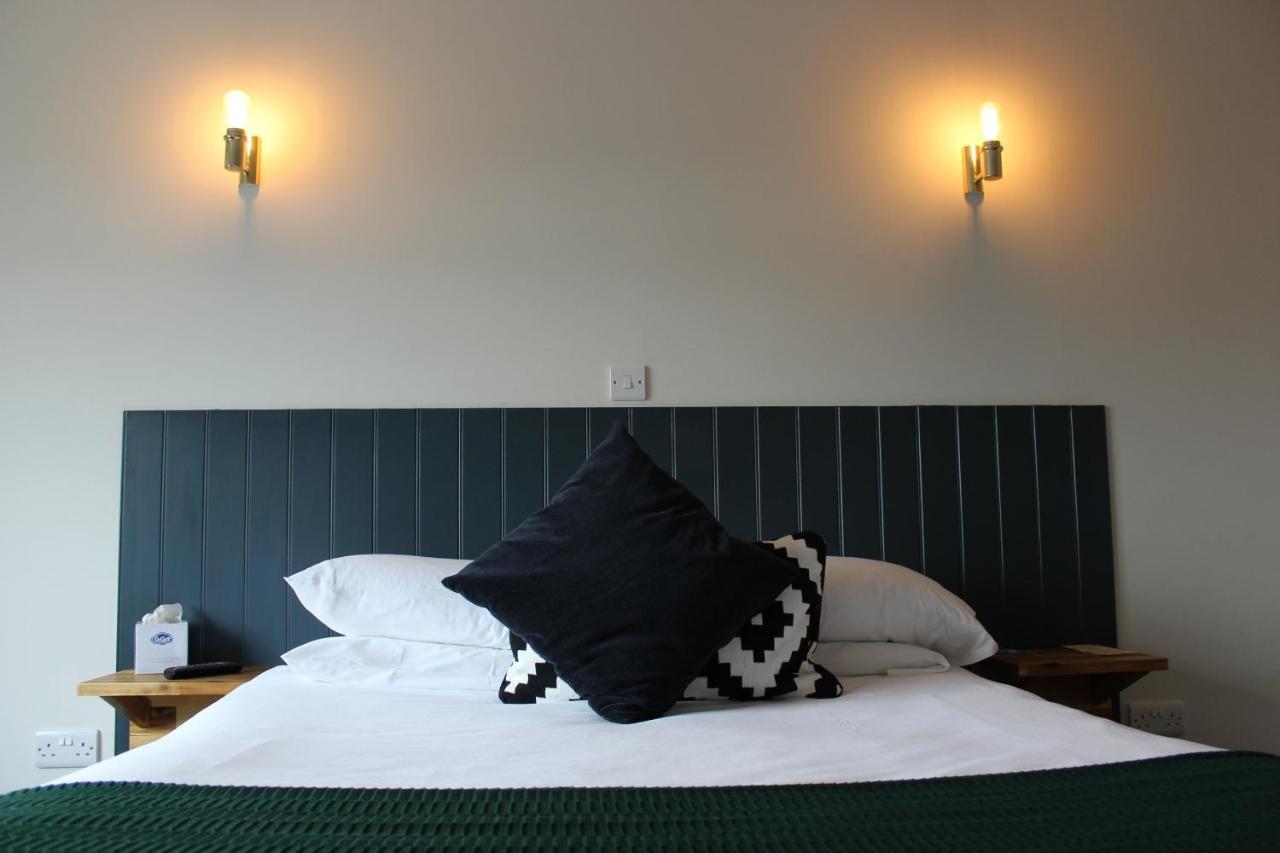 The Town & Country Lodge Dundry Экстерьер фото