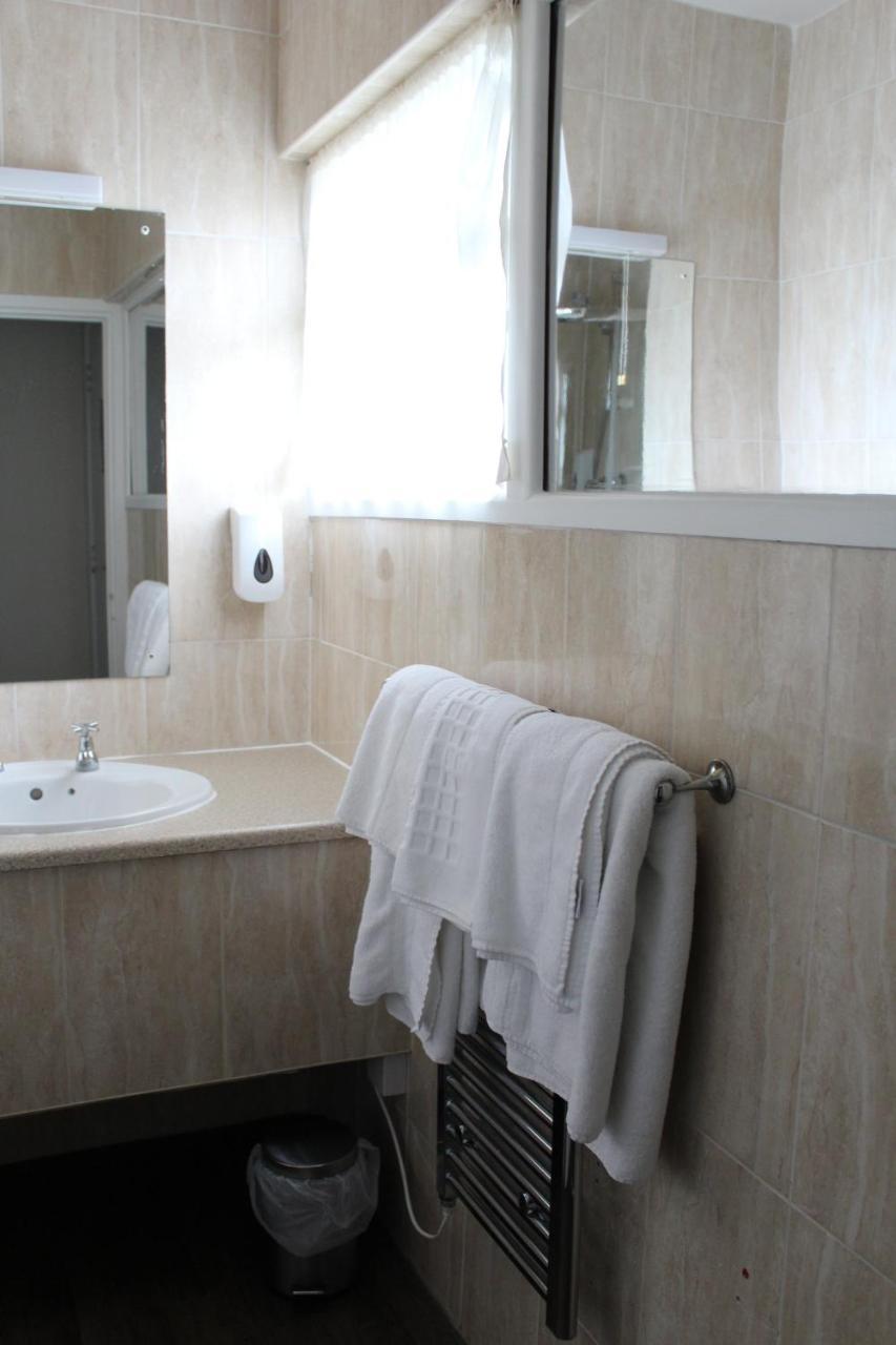 The Town & Country Lodge Dundry Экстерьер фото