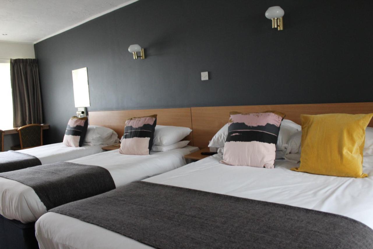 The Town & Country Lodge Dundry Экстерьер фото