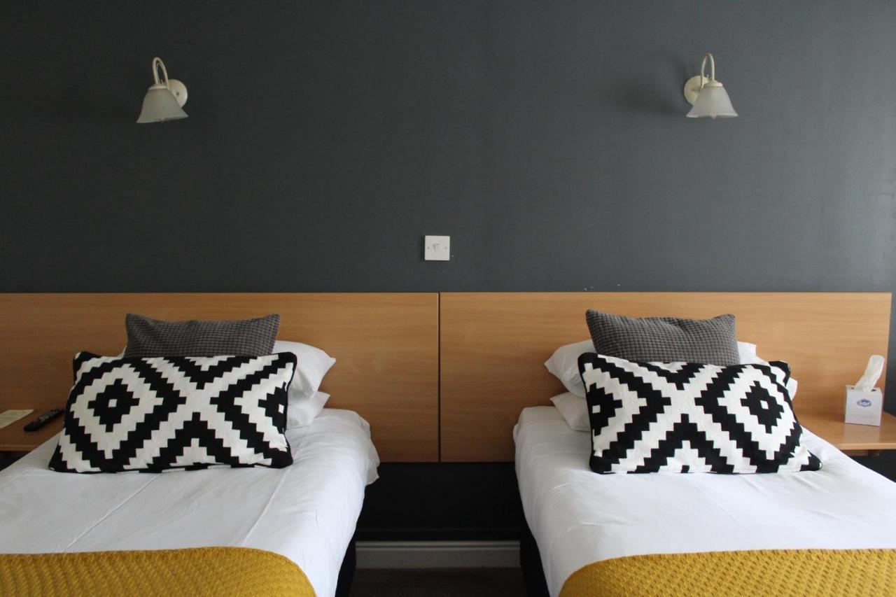 The Town & Country Lodge Dundry Экстерьер фото