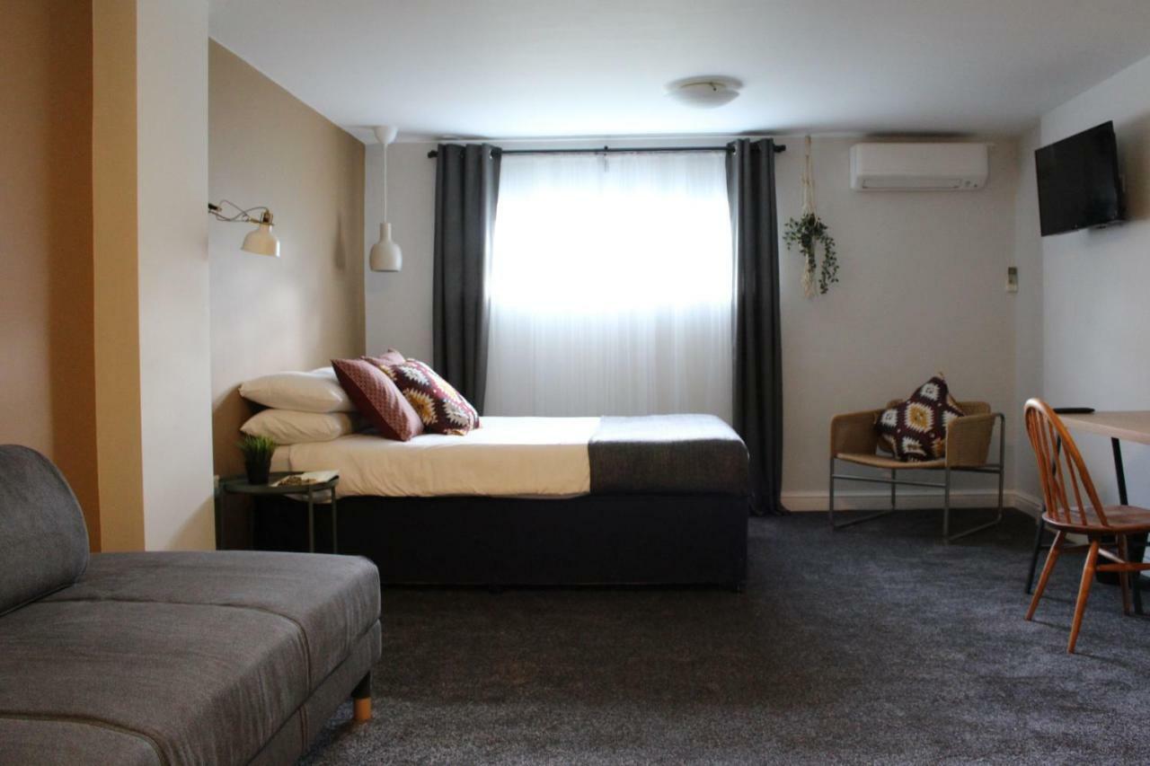 The Town & Country Lodge Dundry Экстерьер фото