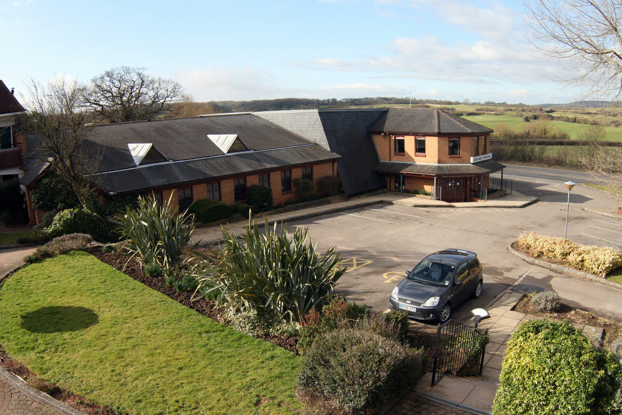 The Town & Country Lodge Dundry Экстерьер фото
